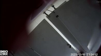 四月最新流出厕拍大神❤️潜入商场隔板女厕后拍大屁股美女有几个妹子❤️颜值不错 (8)